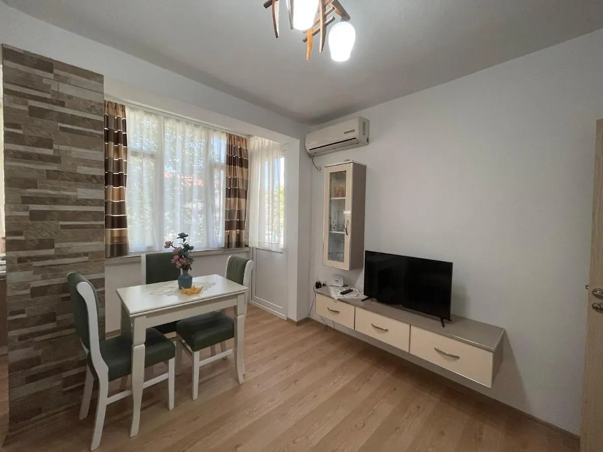 Lovely One-Bedroom Apartment With Private Entrance Tirana