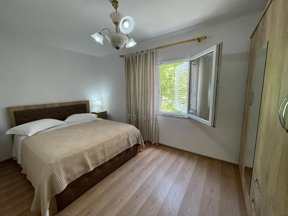Lovely One-Bedroom Apartment With Private Entrance Tirana